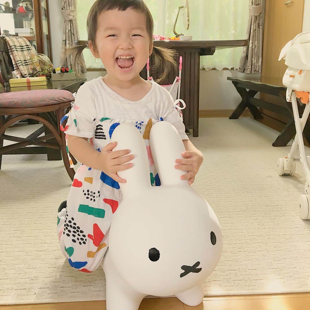 kyokkyのインスタグラム：「待望のブルーナボンボン🐇💕 かわいい😍❤️」