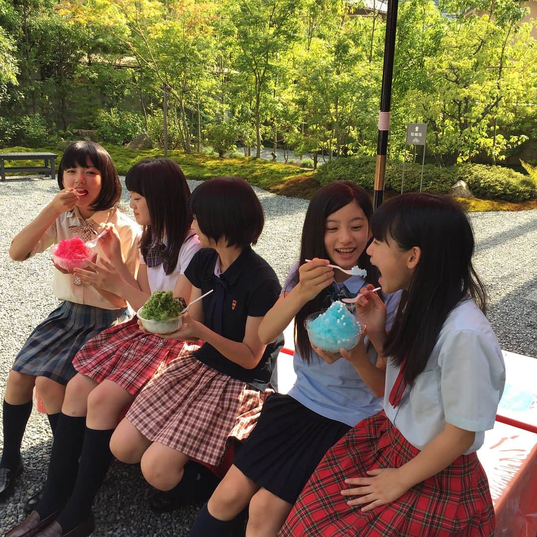 のインスタグラム：「２年前の今頃。京都嵐山にて。 #ばってん少女隊 #ばっしょー  #アイドル #京都 #嵐山 #かき氷 #夏」