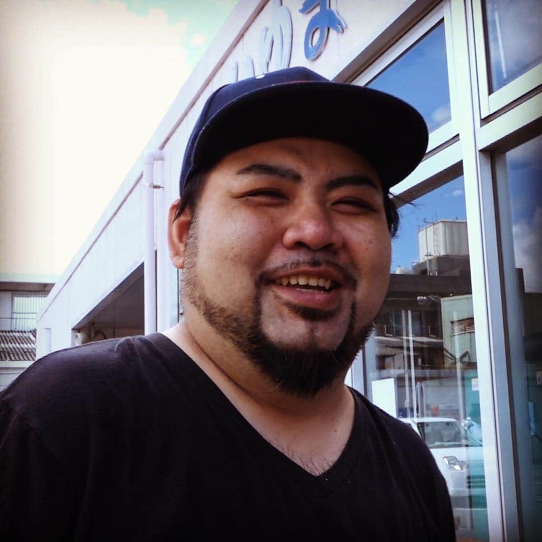 孫六のインスタグラム：「先日初の野外撮影に行ってきたので、今日はその番外編動画です！  #まごしゃわ #食材 #料理 #泊いゆまち #市場」