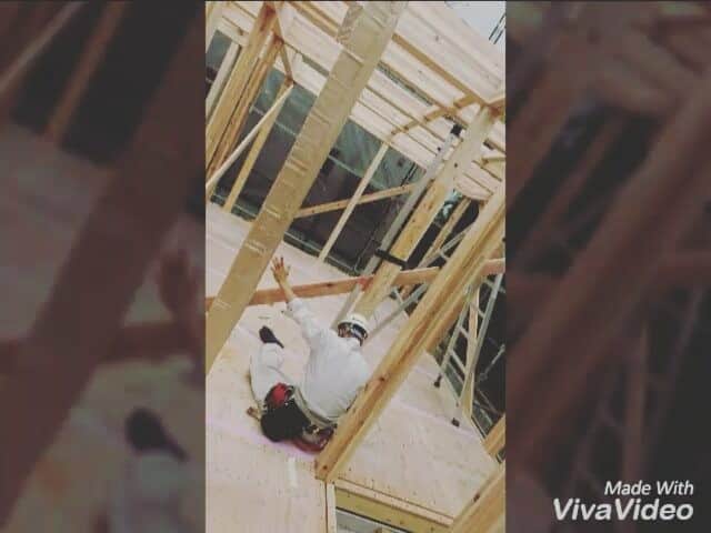 crie style クリエすずき建設のインスタグラム：「真夏の建て方は職人魂の舞台です！ 炎天下の中、本当にご苦労さまでした。安全＆品質ないい仕事に感謝です。心よりありがとうございました(*^^*) #新築 #建て方 #クレーン車 #上棟 #棟上げ #職人魂 #大工 #鳶 #crie_style #クリエスタイル #crie #クリエ #すずき建設 #クリエすずき建設 #クリエすずき #工務店 #柏市 #柏」