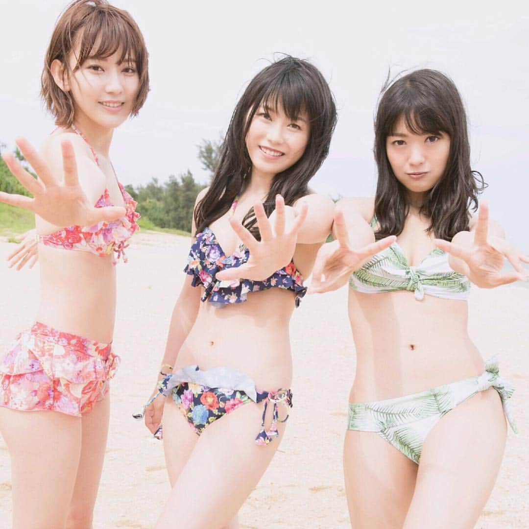 横山由依　水着 AKB48 水着サプライズ2017さんのインスタグラム写真 - (AKB48 水着サプライズ2017Instagram)「4位の宮脇さん、7位の横山さん、10位の北原さん…パーパーチョキチョキ！  ご購入はこちらから！ http://wpb.shueisha.co.jp/2017/07/28/89005 #水サプ2017 #宮脇咲良 #横山由依  ...