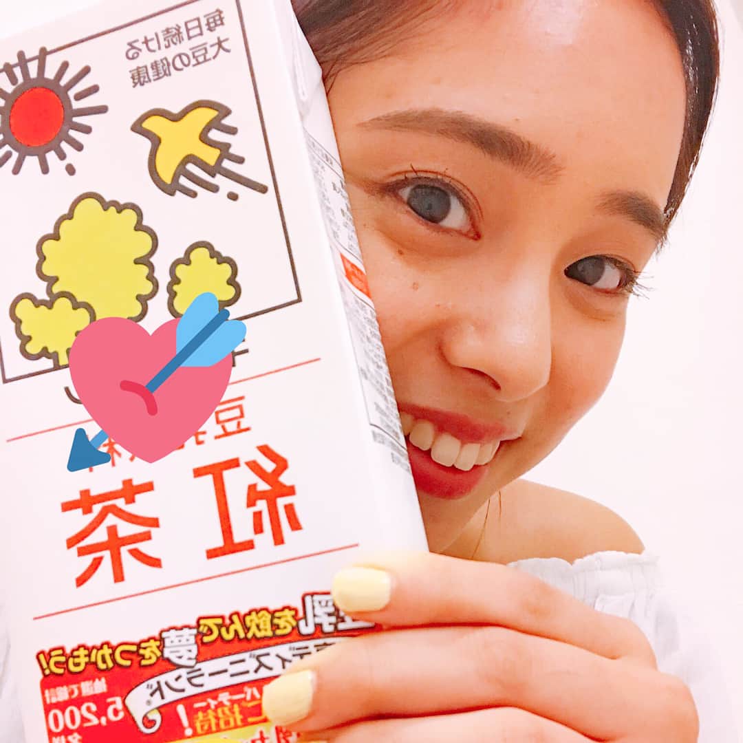 のインスタグラム：「[朝食🌞] こんばんは☺️✨ テストが今日終わった大学もあるみたいですね🎈！お疲れ様です😆 ！いよいよ夏休みですね〜🌻* * 夏休みは寮のごはんが出ないので…😂 朝は軽く食べてます😋  ヨーグルトの上にフルグラとバナナとドライマンゴー乗せて食べてます🙋* *  ドライマンゴーはフィリピンの7Dっていうメーカーのもので めっちゃ美味しいからオススメ😍！ カルディコーヒーにあるよ😆👌* *  紅茶豆乳はハマってて毎日飲んでます☺️♬ごくごく* *  朝食のレパートリー増やしたいので 美味しい簡単朝食メニューあったら おしえてください〜✨🙆✨* *  #misssophiacontest#上智#ミスコン#ミスソフィア#2017#miss#misssophia#上智大学#内田侑希#上智ミスコンno4」