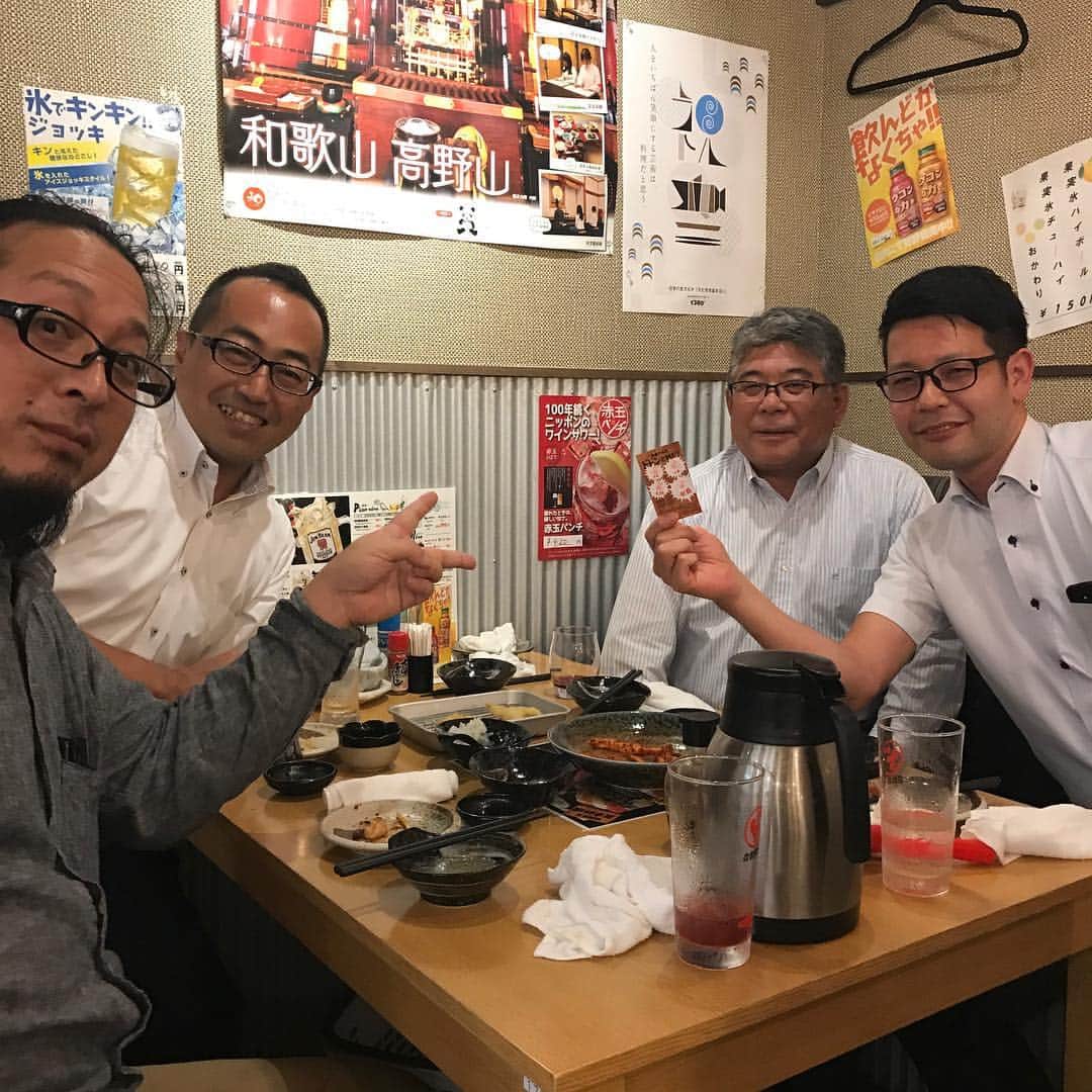 魚富商店 北浜店のインスタグラム：「こんばんわぁ！魚富商店ですっ！(*´ω｀*)本日道場破りで看板持っていかれましタァ〜〜！(● ˃̶͈̀ロ˂̶͈́)੭ꠥ⁾⁾次回の来店もお約束頂けましたし！ただ、10月になるそうですっ！(*´ω｀*)ぜひ！お待ちしておりますっ！(о´∀`о)皆様も、是非是非破り倒して下さいっ！(*´ω｀*) #魚富  #魚富商店  #マグロ  #鮮魚  #親父ギャグ  #すぎる #道場 #居酒屋 #飲み放題 #飲み放題プラン  #北浜 #淀屋橋 #辛い」
