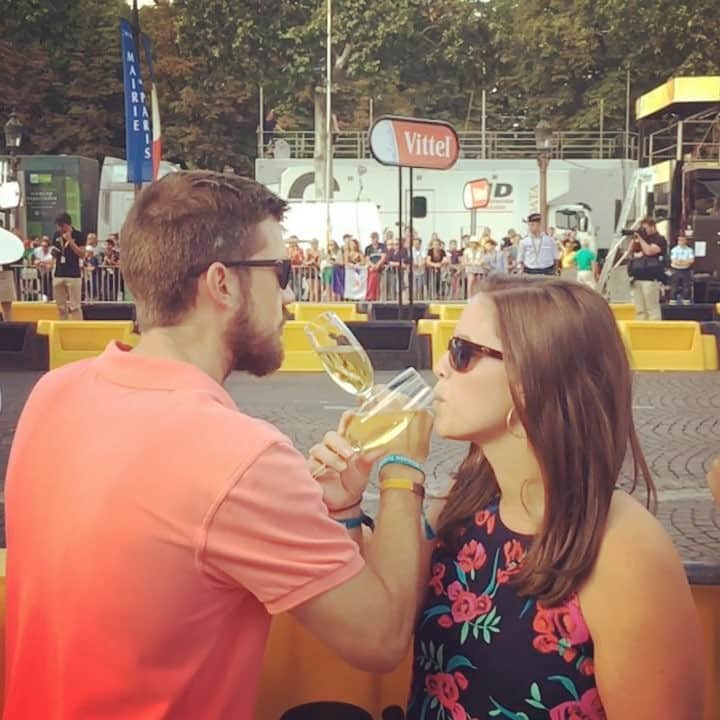 ジェシカ・ストループのインスタグラム：「Happy birthday @lbstroup!!! Little #fbf to you and my brother drinking champagne while the 2016 Tour de France peloton raced behind you. 😹🍾🚴🏼 I love you! #soclassy #whereismyfrench75」