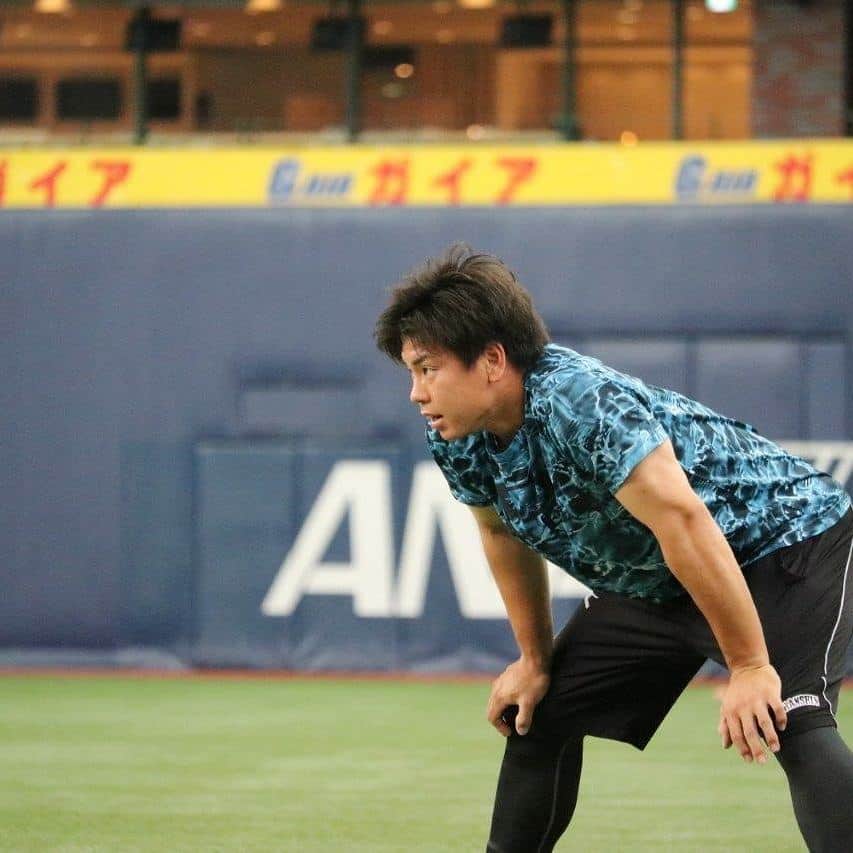 のインスタグラム：「今朝、早くグランドに来てみると、走って汗を流す梅野選手が！ #阪神タイガース #梅野隆太郎 選手 #昨日の試合 #好リードでした ✨ #running #広いドームを #1人占め」