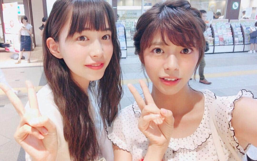 わちみなみのインスタグラム：「ばったり駅で福岡の後輩の、ひろえちゃん @hiroe9723  に会ったの❗️ . すぐに気づいた笑！ . 今度ご飯に行く約束をしてバイバイしたよ(๑>◡<๑) . #井桁弘恵 ちゃん #わちみなみ #ばったり #遭遇 #ZIP! #zipのお姉さん #かわいい ✨」