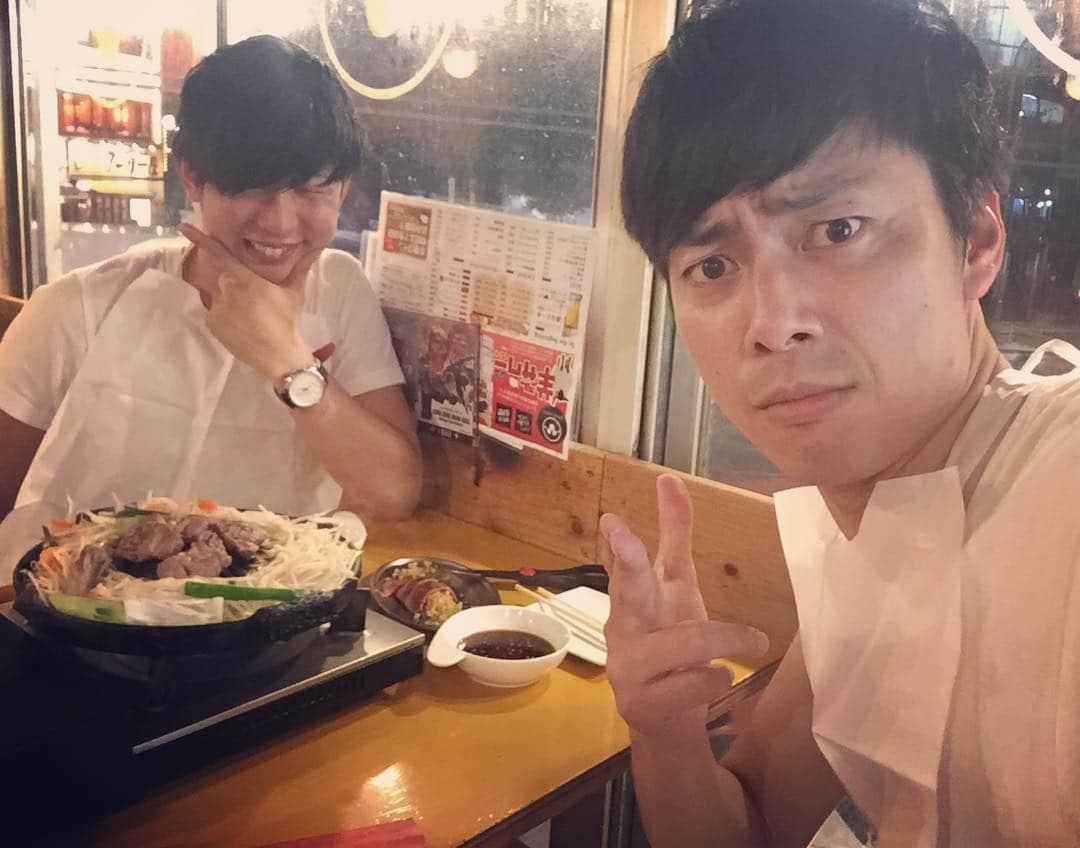 西村真二さんのインスタグラム写真 - (西村真二Instagram)「🐑 #昨日はシングルと #ジンギスカン美味すぎた #最初の1時間は結婚の話をして #中盤の1時間はエロい話をして #最後の1時間は笑いの話をした #ほんまに良い時間やった #こいつはええ奴じゃ #西村率いる東京ストイッカーズに入れよう #ラフレクラン #西村真二 #86秒バズーカー  #田中シングル」8月5日 13時17分 - shinji_nishimura0630