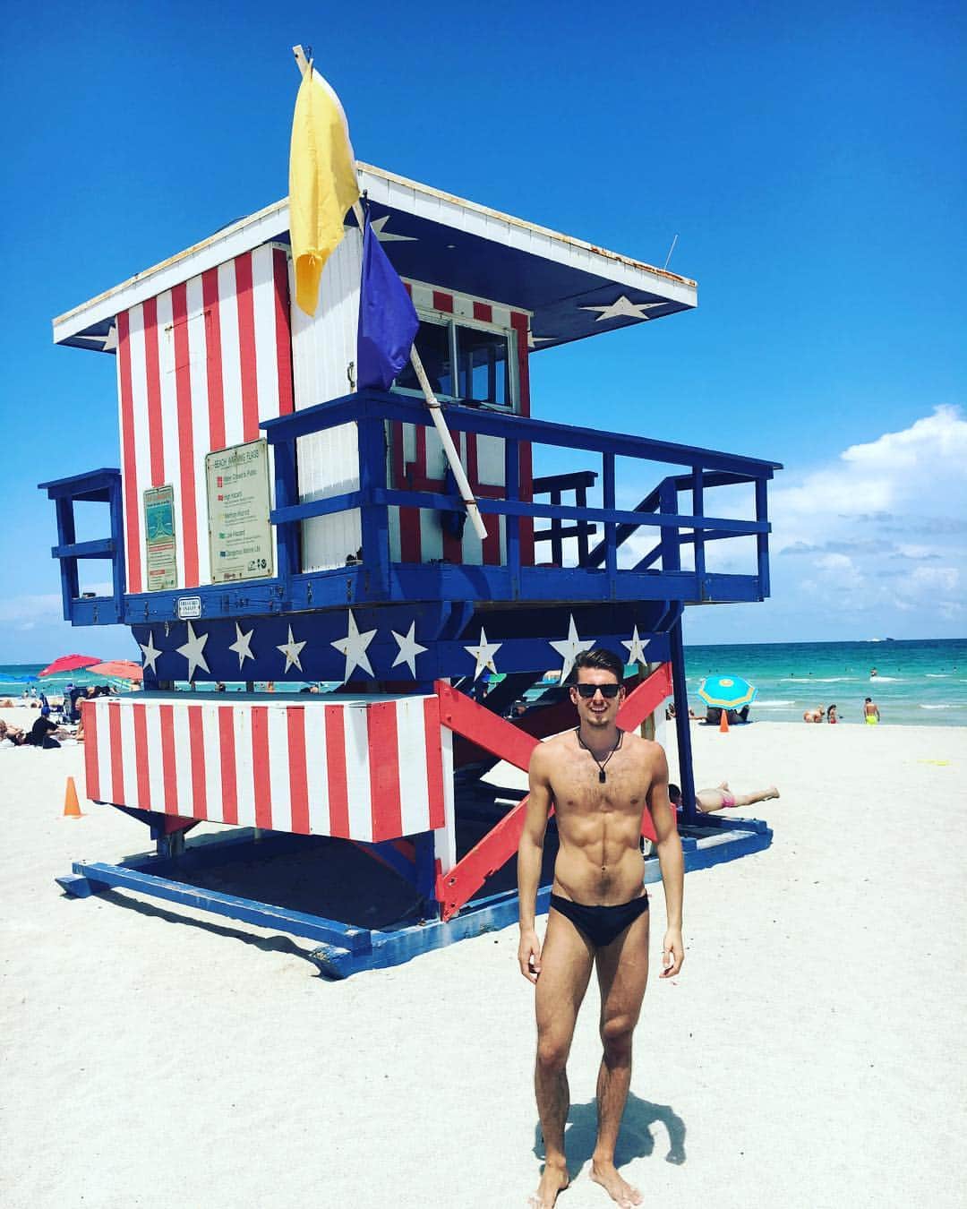ルイス・フェネロのインスタグラム：「Dia increible disfrutando de #miamibeach  Incredible day enjoying #miamibeach 🇺🇸🏝🌊」