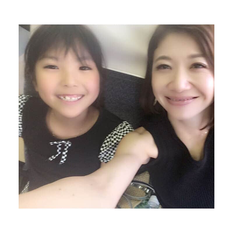 市橋有里のインスタグラム：「30歳下の女の子ファミリーとトコトコ電車の旅♪久々に会うと女子力高すぎてびっくり！わたしは食い気に走りました〜w #トコトコ電車旅 #伊勢えび #あわび」