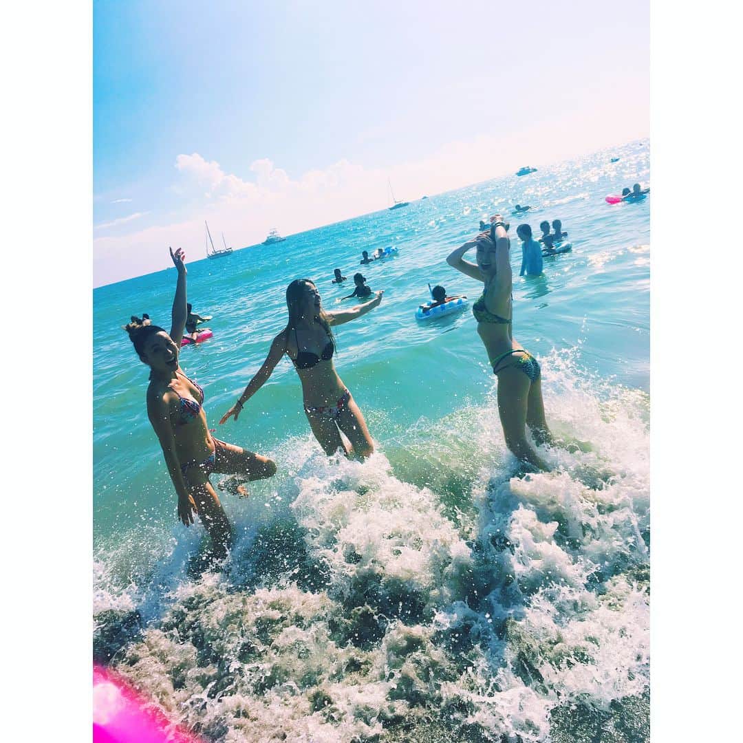 ソフィア・グリーンウッドさんのインスタグラム写真 - (ソフィア・グリーンウッドInstagram)「5〜6年ぶりの一色海岸😮🏖💕 #japan #hayama #bluemoon #happy #summer #holiday #beach #ocean #waves #seabreeze #sexy #bikini #tits #bitch #gorgeous #girl #drunk #crazy #party #海 #入らず #日焼け #せず #タピオカミルクティー #暴飲 #マフィン #暴食 #近所のタリーズ行けばよかった」8月5日 19時03分 - sophichan