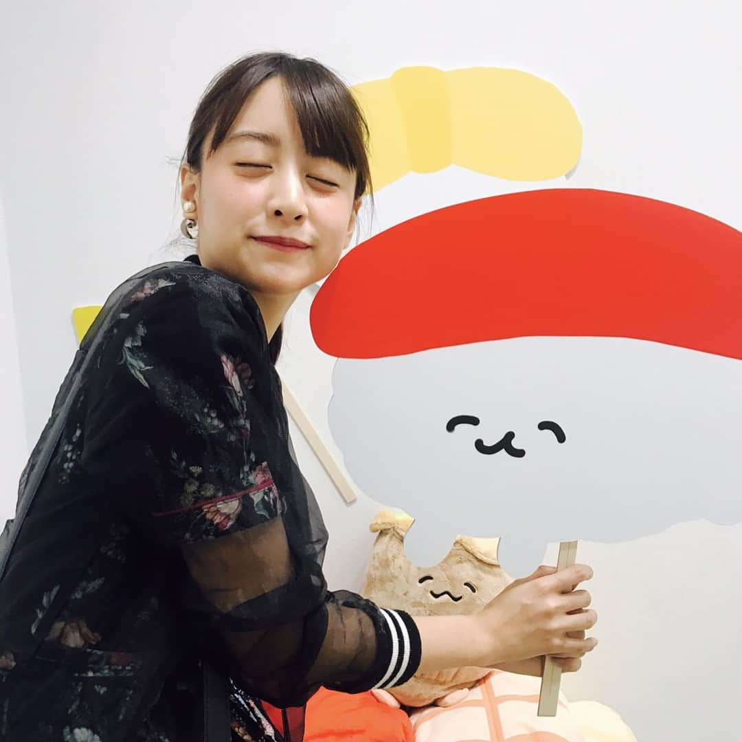 山本美月さんのインスタグラム写真 - (山本美月Instagram)「大おしゅし展行ったんだぁ♡ やばいちゃんさんにも会えた♡ とても良い人で嬉しかった(*´ο`*)さすがおしゅしの生みの親…！ たくさん写真撮った！！ おしゅし！！！可愛い！！！ #おしゅし #大おしゅし展」8月5日 19時48分 - mizuki_yamamoto_official