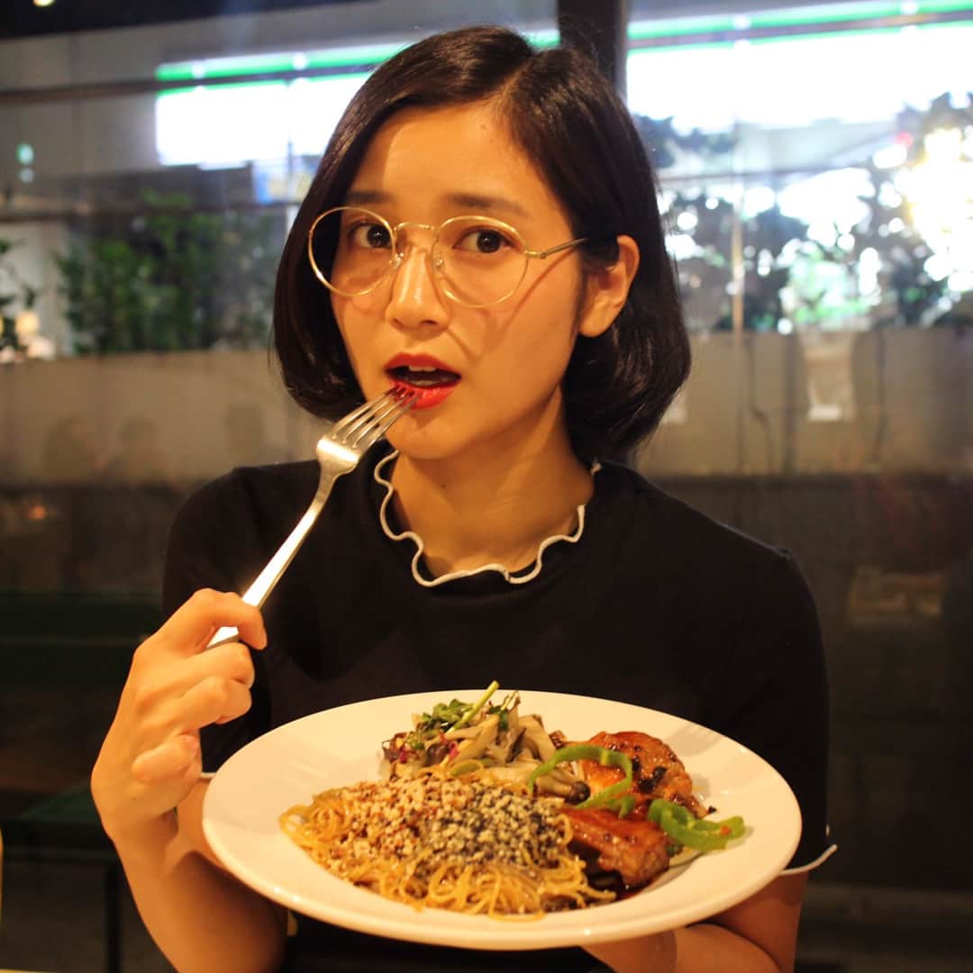 出口亜梨沙さんのインスタグラム写真 - (出口亜梨沙Instagram)「やっぱりちゃんとしたカメラっていいなあ😌✨✨ 私は今ご飯を食べ終わってとあるところに来ています。 初体験だけど楽しみだなあ😌✨✨ どこでしょうか🙆🏻✨ また終わったら色々更新しますね😌💕」8月5日 21時04分 - arisa_deguchi