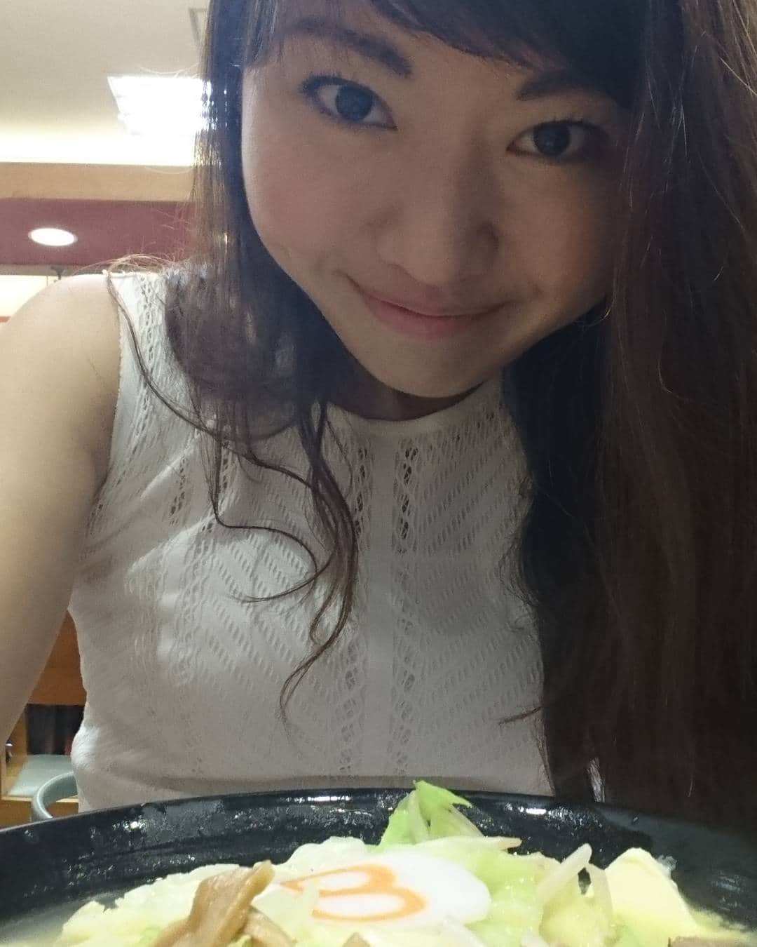 七海ひろこさんのインスタグラム写真 - (七海ひろこInstagram)「金沢駅の8番らーめんにて、野菜らーめん塩にバタートッピング🍜餃子もいただいたかどうかは秘密です。#8番らーめん #8番ラーメン #ラー活 #ラー女 #美味しい😋」8月5日 21時52分 - nanamihiroko_