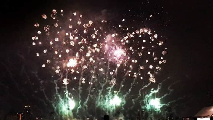 DJ みぃのインスタグラム：「これぞ淀川花火！！😂✨ #なにわ淀川花火大会 #めちゃ綺麗 #迫力満点 #たーまや#いつか浴衣で楽しみたい #今年もありがとうございました」