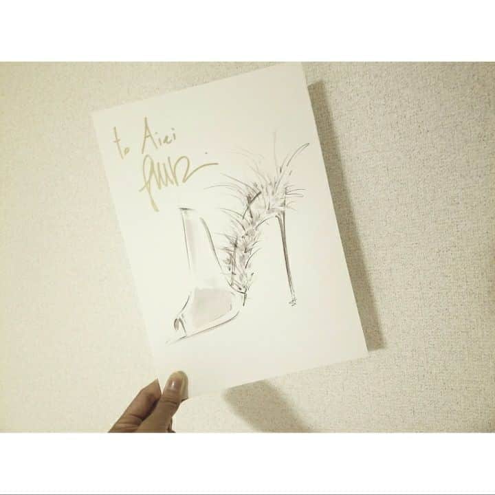 松井愛莉さんのインスタグラム写真 - (松井愛莉Instagram)「@gianvitorossi 👠 デザイン画にサインを頂きました  形が綺麗で歩きやすい ヒールも普段から履いていこう。  宝物です🙇❤ Thank you so much. #GianvitoRossi」8月6日 11時01分 - airi1226_official