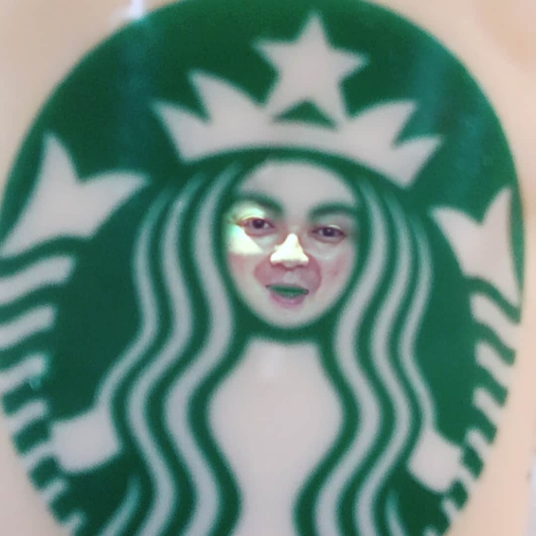 長田庄平さんのインスタグラム写真 - (長田庄平Instagram)「おはしょる。沼津です。 #スタバ #スノー #相方 #気持ちわる #相方IKKOバージョンも」8月6日 11時32分 - osadashouhei