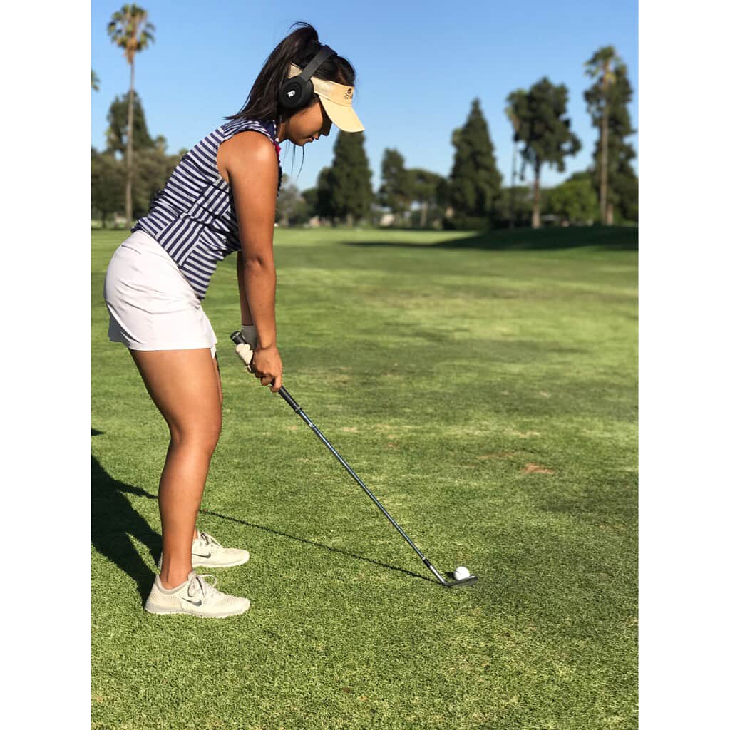Jada Lalita Patipaksiriのインスタグラム：「Getting my golf fix in with zero distractions. Get yourself a pair today while they're on sale!🏌🏽‍♀️ #golf #golfer #athlete #theprotonerd #headphones」