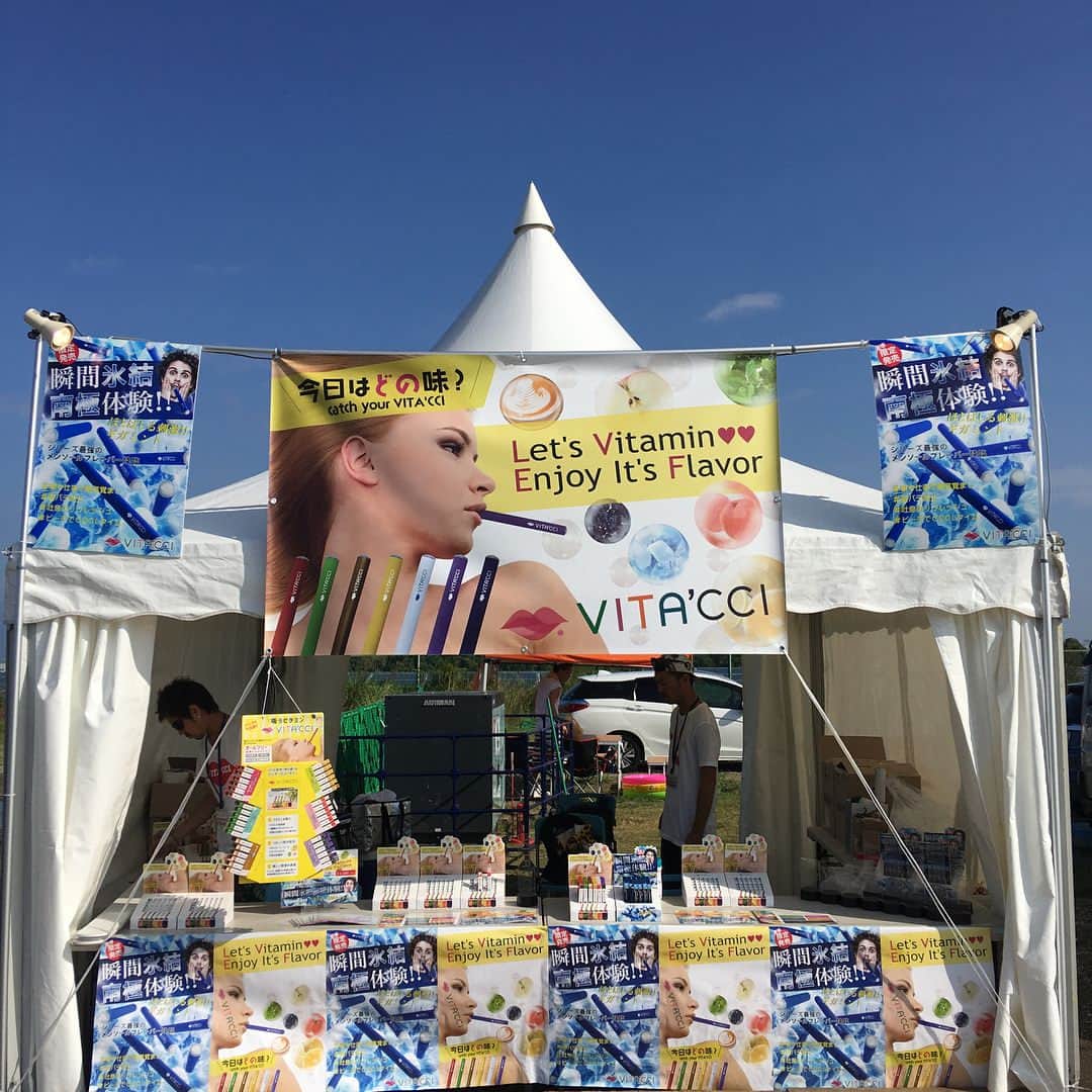 のインスタグラム：「🏝🏝West GIGANTIC Cityland'17 on VITA'CCI Booth 2nd Day🏝🏝 #ビタッチ#vitacci#ビタミン#美容#健康#禁煙#クラブ#夜遊び#六本木#パリピ#アイコス#セルフィー#ミナミ#パーリーナイト#westgiganticcityland17 #party #夏フェス#beauty #organic #beach #舞洲#ultra2017」