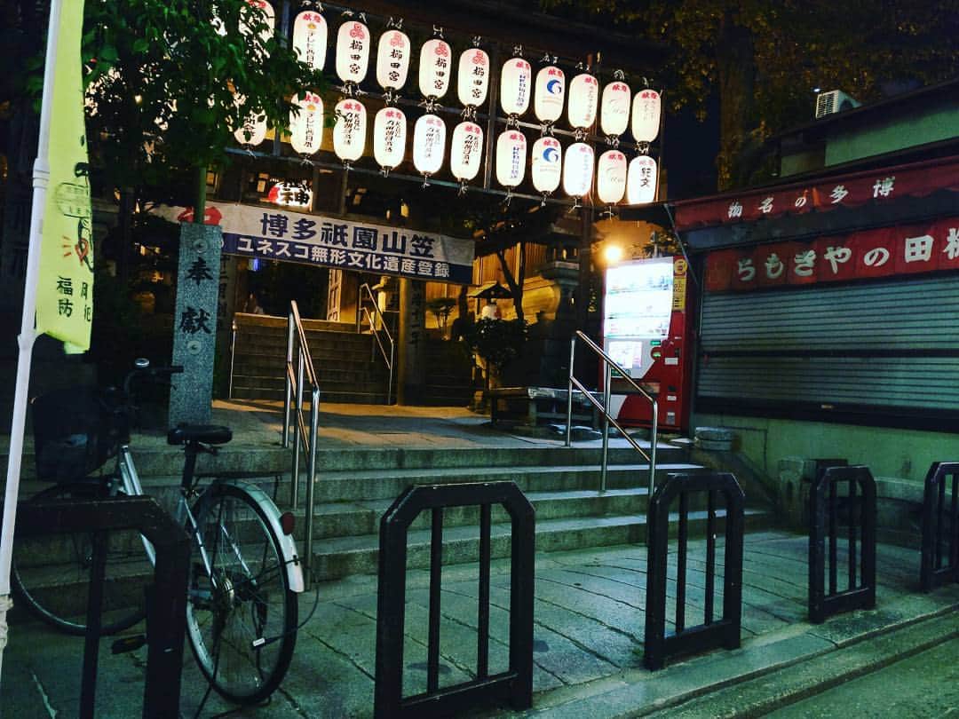 ニックのインスタグラム：「Kushida Shrine, Fukuoka. #japan #fukuoka #travel #日本 #福岡 #イギリス #イギリス人」
