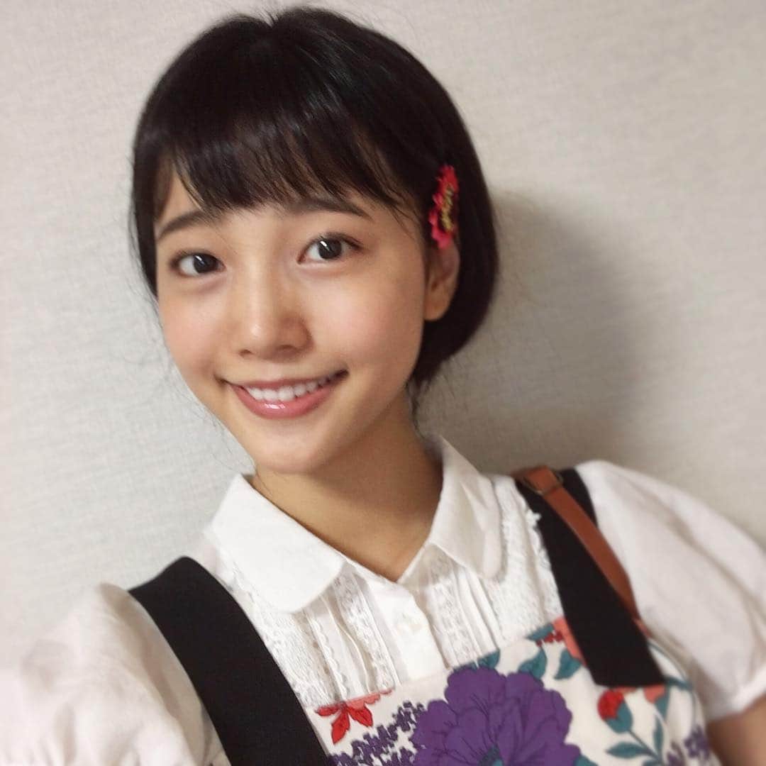 中川可菜さんのインスタグラム写真 - (中川可菜Instagram)「小学生の時に買ったヘアピン。 #ショート風 にしてみた🌻 #ootd #fashion #hairstyle (写真ちょっとぶれてしまった…。)」8月6日 16時14分 - nakagawa_kana