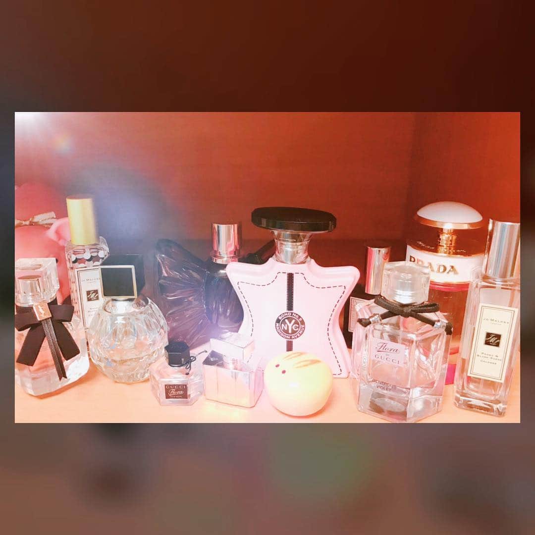 牧野由依さんのインスタグラム写真 - (牧野由依Instagram)「掃除して、お気に入りの香水を並べてみた😍 いい香り幸せ👍✨❤️ #parfume #fragrances」8月6日 19時27分 - yui_makino0119