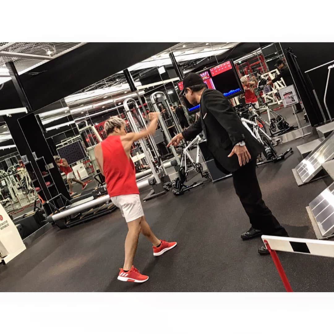 武尊さんのインスタグラム写真 - (武尊Instagram)「今日は「TOTAL Workout」さんへ💪 これからケビン山崎さんにトレーニングを見て頂けることになりました！ 体の使い方のトレーニングすごく勉強になったし弱い部分や悪いところもたくさん見つかってもっと成長出来ると実感しました。 もっと強くなる！！ #TOTALWorkout #ケビン山崎 さん #TEAMhirody #training #六本木ヒルズ」8月6日 20時28分 - k1takeru