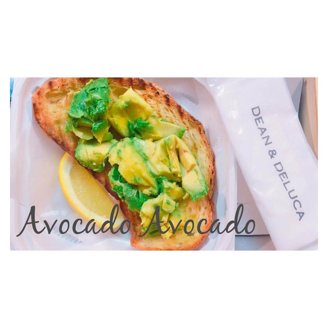 ソニン クッキングさんのインスタグラム写真 - (ソニン クッキングInstagram)「. 【ベジ商品】 Avocado Toast from "DEAN & DELUCA" will be my regular breakfast when the performance day😍 #AvocadoToast#Breakfast#DeanAndDeluca#VeganMenu #アボカド#アボカドトースト#ディーンアンドデルーカ#ヴィーガン朝食 #これでお腹9割くらいになる悲しきかな私の胃袋の小ささ #燃費がいい #だから食べるとすぐ太る😭 #とりあえず朝食にぴったりなもの見つけて嬉しい」8月7日 0時50分 - sonim_ckbk