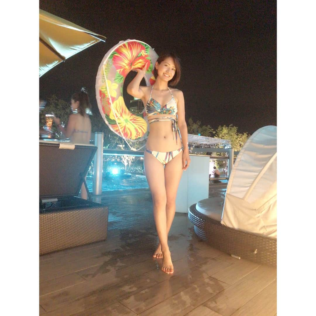 吉川亜樹さんのインスタグラム写真 - (吉川亜樹Instagram)「【ナイトプール👙】 おはようコールの取材でお世話になった関係で ナイトプールが今年から始まるという事で るりちゃんと…❤️ 開放感があってラグジュアリーなナイトプール 楽しかった〜💕 日焼けしないし涼しいので オススメですよ〜😋 #ナイトプール蓮 #ナイトプール#pool#natepool #ラグジュアリーホテル #ラグジュアリー#swimwear #水着#swim#summer #オシャレ#インスタ #instagram #instagramer #photogenic #photography」8月7日 9時33分 - yoshikawa_aki