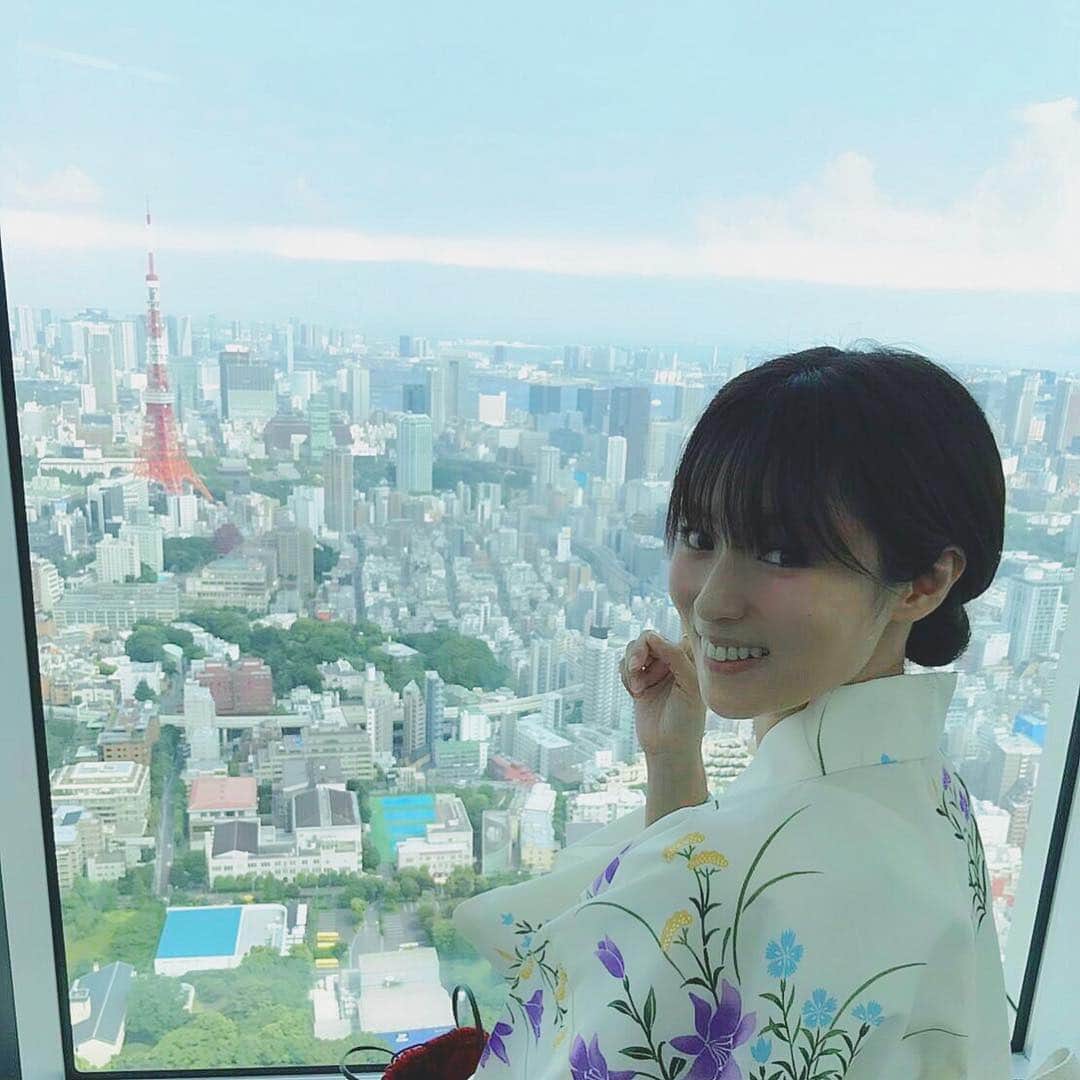深田恭子のインスタグラム：「夏休みの思い出に浴衣を着て 髪型は自分で一生懸命ヘアアレンジ挑戦して（実は初めて😨）おでかけしました🌻 #女子力難しい！でも頑張ったの(>_<)💦 #東京タワーが大好き🗼 #皆様も素敵な夏の思い出を🍉 #kyokofukada」
