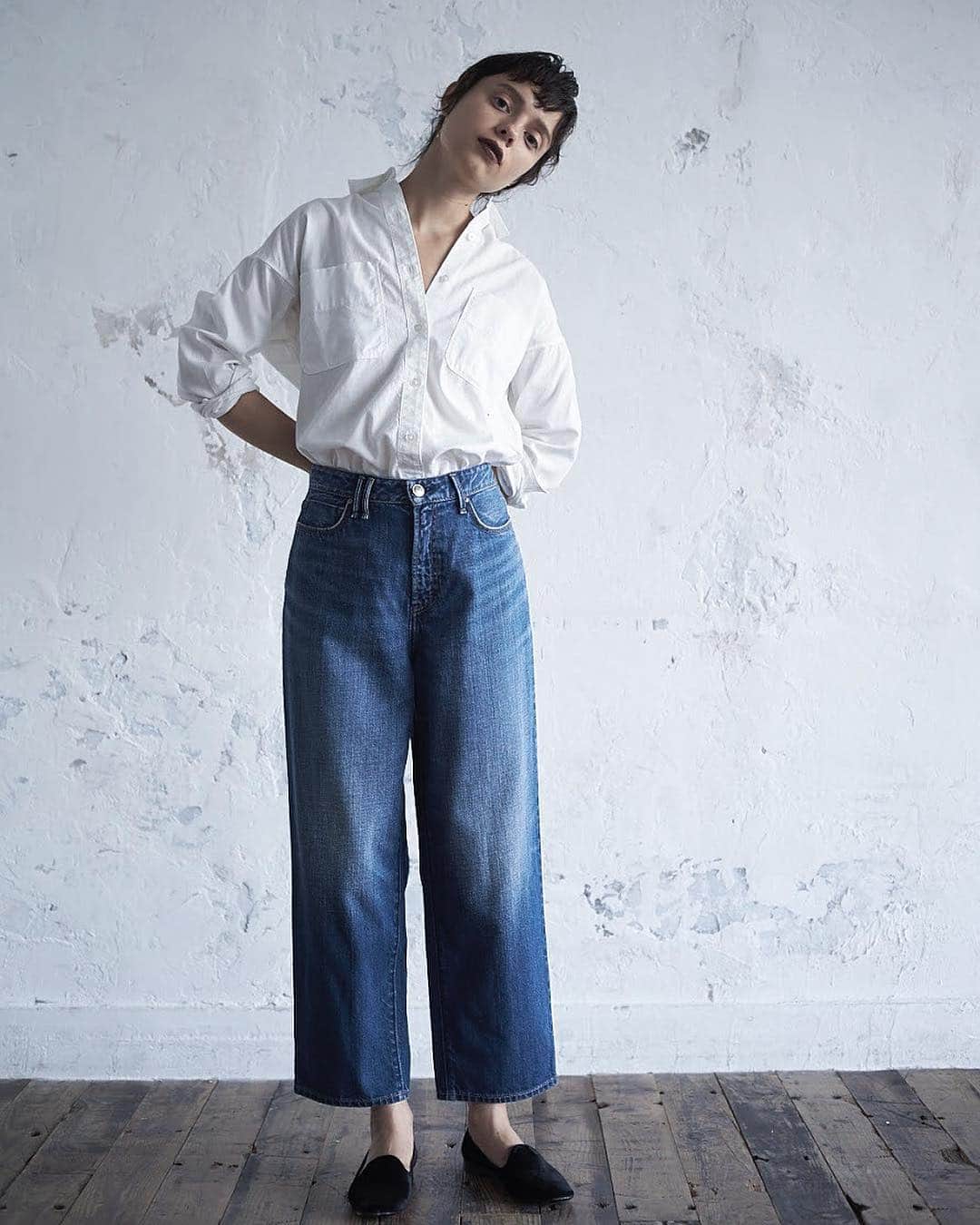 Moname Official Instagramさんのインスタグラム写真 - (Moname Official InstagramInstagram)「#Moname . . WIDE TAPERED No.41173002 / Cineraria Blue 23-26 ¥15,000 . WIDE TAREREDに新色のCNBが登場！ . #17aw#widedenim#新色#モナーム」8月7日 20時33分 - moname.official