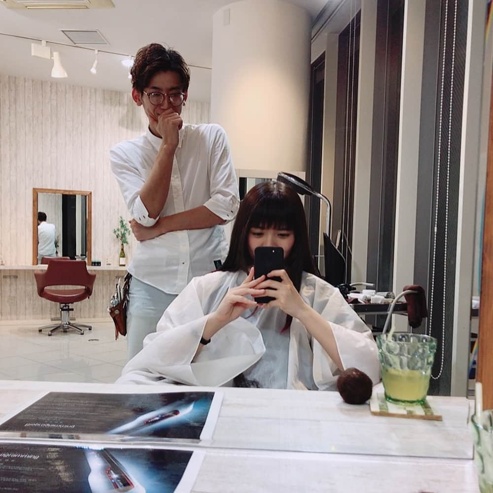 小鳩ミクさんのインスタグラム写真 - (小鳩ミクInstagram)「美容室なうっぽ！🕊 いつも髪を綺麗綺麗してくれる こおりさん。 ありがとうございますっぽー！@icemankoori #SAKURA」8月7日 20時41分 - kobatomiku