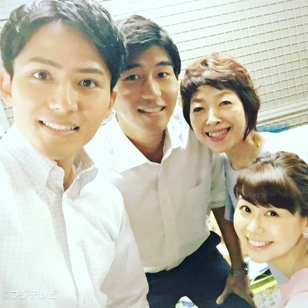 フジテレビ「とくダネ！」のインスタグラム：「新人アナウンサーの安宅くんが自撮りもデビュー!(^^)! また明日、#朝8時からテレビの前でお会いしましょう！ さて、#どんなセリフが合うでしょう？ #平野早苗 #山中章子 #内野泰輔 #安宅晃樹(あだけ・こうき) #自撮り #とくダネ大喜利 #大喜利 #とくダネコーデ #ファッション #コーディネート #今日のコーデ #アナウンサー #コメンテーター #2017 #8月7日 #月曜日 #とくダネ #tokudane #フジテレビ #fujitv 170807」