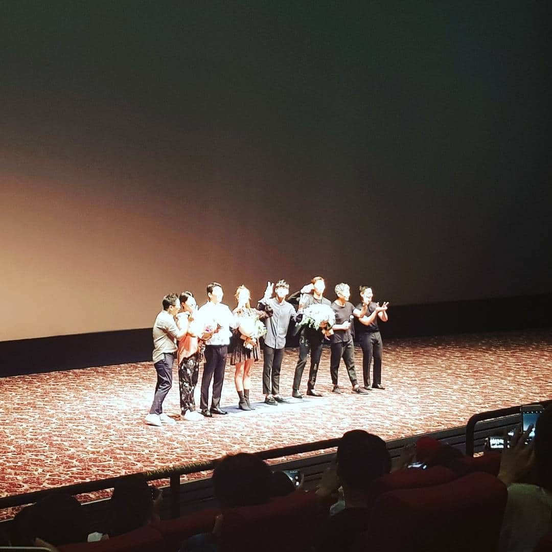 チャニョル さんのインスタグラム写真 - (チャニョル Instagram)「정말 오랜만에 영화관에서 본 #청년경찰 요즘 잠도 많이 못자고 피곤했는데 너무너무 유쾌하고 재밌는 에너지 많이많이 받아갑니다!! 너무너무 재밌었어요!! 청년경찰 화이팅!! 대한민국 경찰 분들도 화이팅!!!🚔」8月7日 23時28分 - real__pcy