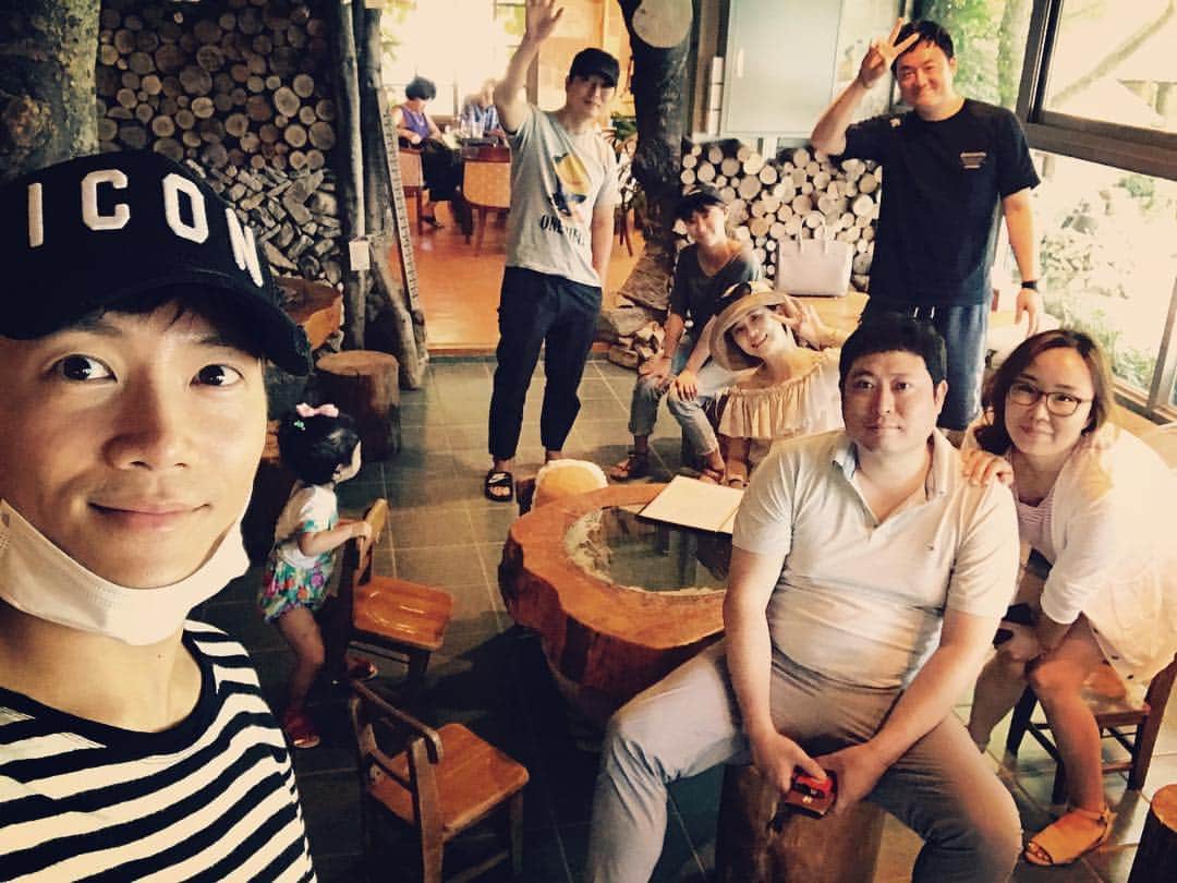 チソンのインスタグラム：「#어린시절 #친구 2017. 8.」