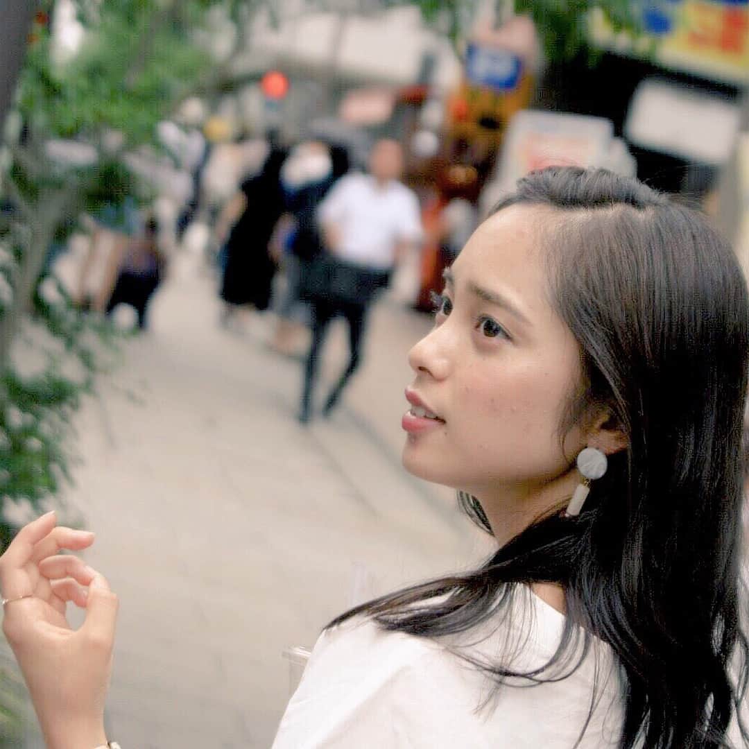 内田侑希さんのインスタグラム写真 - (内田侑希Instagram)「[動画撮影オフショット@中華街🐼]おはようございます🌞風がまだ強いみたいですが、台風は大丈夫でしょうか…🌀(･_･; * * 先日中華街で撮影した時のオフショットをいただきましたっ😋❣️ * * 中華街をテクテクして、美味しいものをパクパク食べながら、動画撮影しました☺️📹✨美味しいもの食べるって幸せだぁ💘😋 * * それでは、今日も良い1日を😇🌈 * * お時間あれば、投票お願いします☺️🍀 * *  #misssophiacontest#上智#ミスコン#ミスソフィア#2017#miss#misssophia#ミスソフィアコンテスト#上智大学#内田侑希#上智ミスコンno4#横浜中華街#🐼」8月8日 8時00分 - miss_sophia_no4