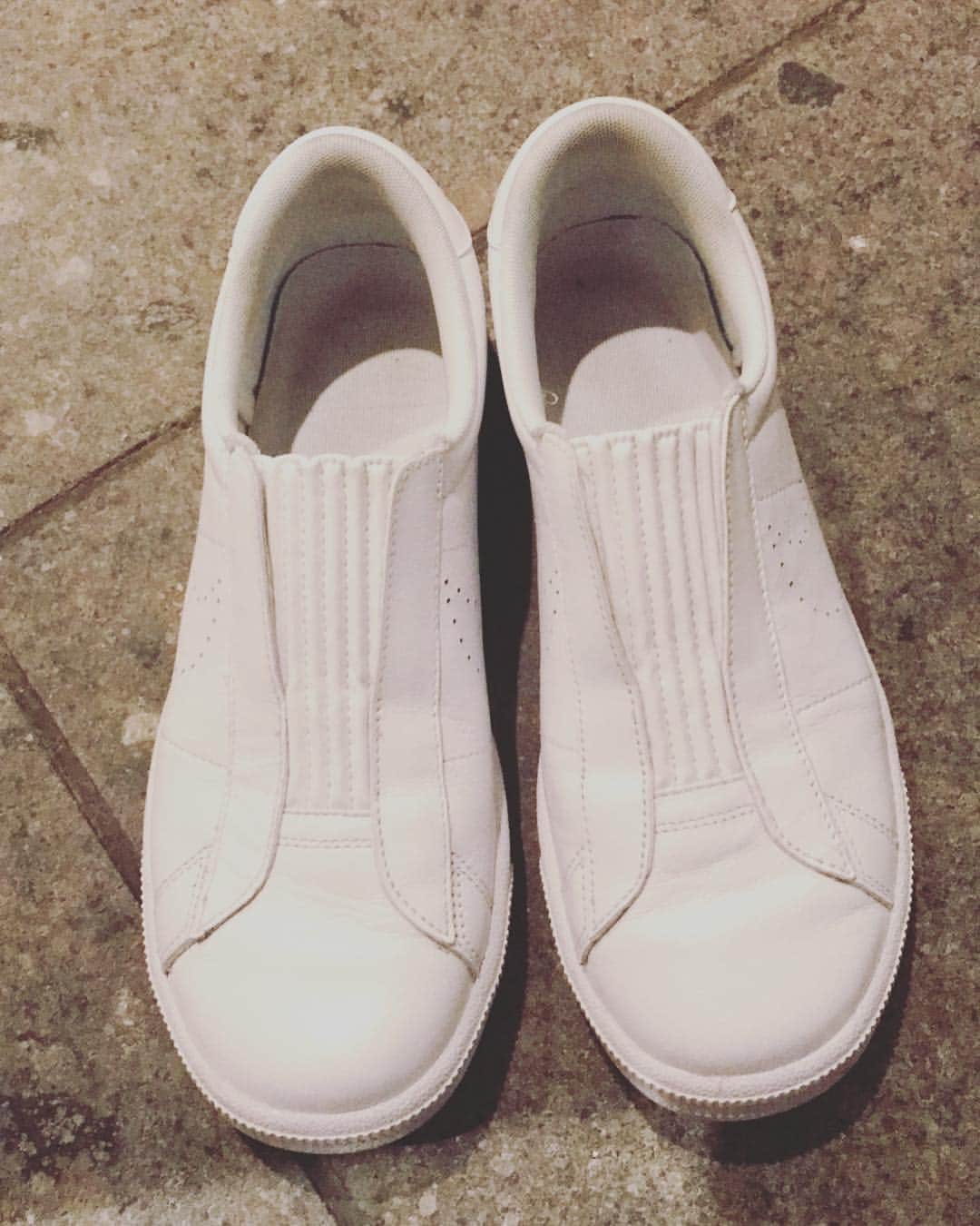 安田美沙子さんのインスタグラム写真 - (安田美沙子Instagram)「#instagood #nike #スリッポン #楽ちん #shoes #white #ootd #casual  NIKEのスリッポン✨脱ぎ履きしやすくて、楽ちん☺️❤️」8月8日 8時02分 - yasuda_misako