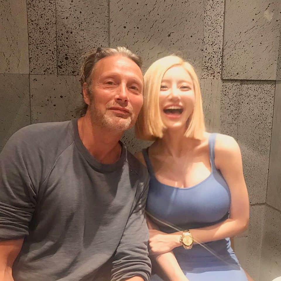 Dj Sodaさんのインスタグラム写真 - (Dj SodaInstagram)「정말 착한 #매즈미켈슨 오빠😍😍 I miss you already 😭❤️😊 #MadsMikkelsen #hanniballecter」8月8日 19時25分 - deejaysoda