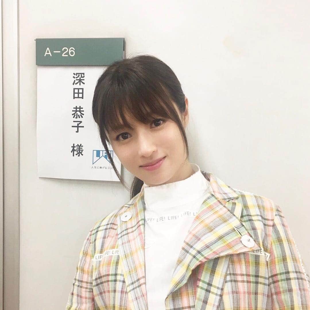 深田恭子のインスタグラム：「NHKの「LIFE」に出演させて頂ける事になりました🖥私はこの番組の大！ファン！なので夢の様な収録でした😭㊗️ 人生初コント💬 #LIFE #ウッチャンナンチャン世代！ #あぁ早く皆様にお伝えしたい！ #8/14OA📺 #kyokofukada」