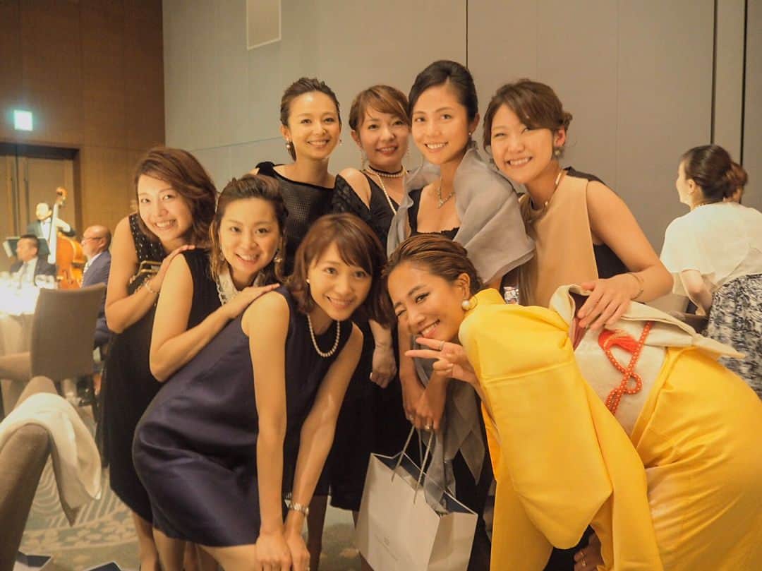 白石みきさんのインスタグラム写真 - (白石みきInstagram)「英玲奈の結婚式💖そして二次会へ💕 ✨ 花嫁姿のエレは本当に美しかった😭 女神様のように神々しいぐらい✨ ✨ エレはとても心優しくて思いやりのある女性。何度私はエレに救われたか。 ✨ 旦那様をそっと優しく支えるエレはすごく魅力的でみんなの憧れ✨❤️ ✨ 幸せな一夜をありがとう😍 おめでとう💖英玲奈😍💕💖 ✨ ✨ #英玲奈 #結婚式 #幸せ #ありがとう 💕#王様のブランチ #大切な仲間 #みんなに逢えて良かった😍」8月8日 20時43分 - miki_shiraishi1115