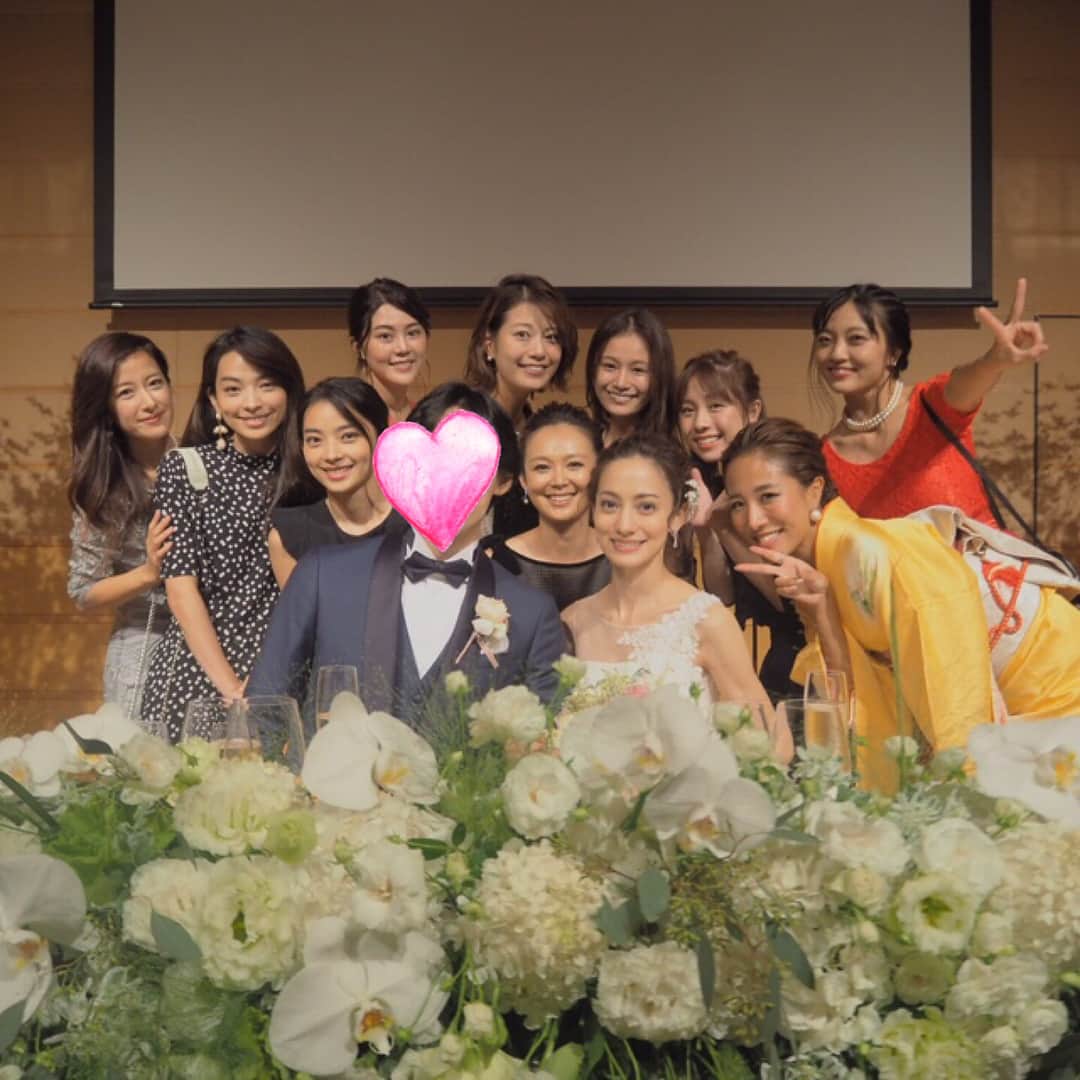 白石みきさんのインスタグラム写真 - (白石みきInstagram)「英玲奈の結婚式💖そして二次会へ💕 ✨ 花嫁姿のエレは本当に美しかった😭 女神様のように神々しいぐらい✨ ✨ エレはとても心優しくて思いやりのある女性。何度私はエレに救われたか。 ✨ 旦那様をそっと優しく支えるエレはすごく魅力的でみんなの憧れ✨❤️ ✨ 幸せな一夜をありがとう😍 おめでとう💖英玲奈😍💕💖 ✨ ✨ #英玲奈 #結婚式 #幸せ #ありがとう 💕#王様のブランチ #大切な仲間 #みんなに逢えて良かった😍」8月8日 20時43分 - miki_shiraishi1115