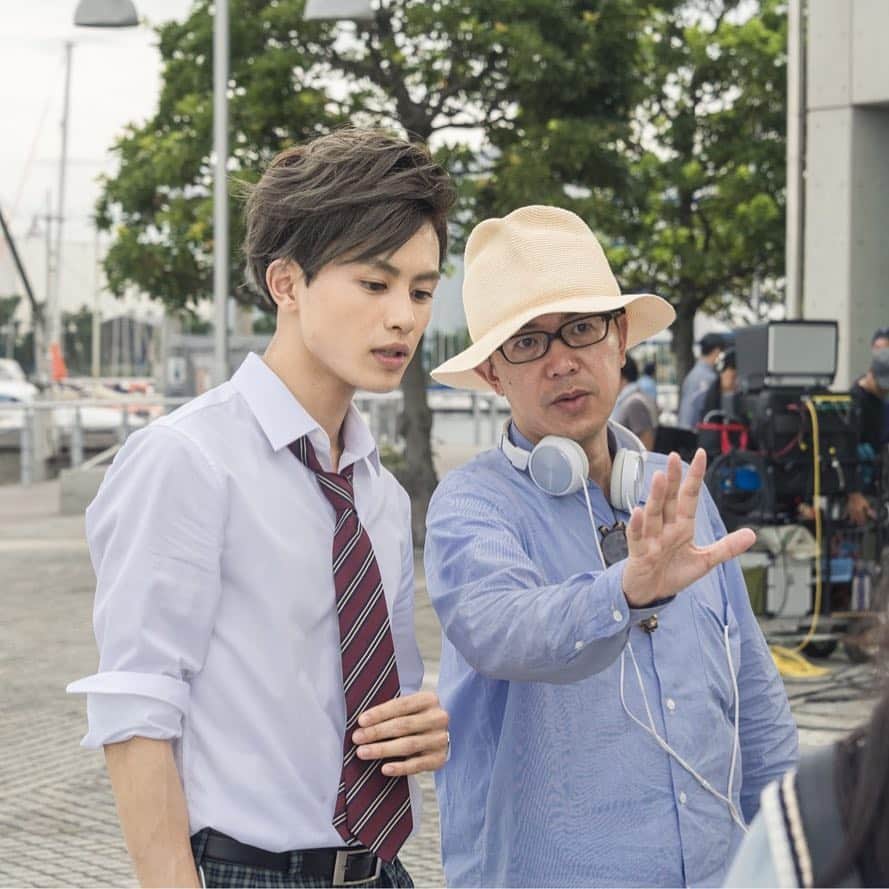 兄に愛されすぎて困ってますのインスタグラム：「#千秋さんと河合監督 #千秋さんオフショット #草川さんツアーファイナルがんばって！ #超特急 #兄に愛されすぎて困ってます #兄こま #大ヒット公開中」