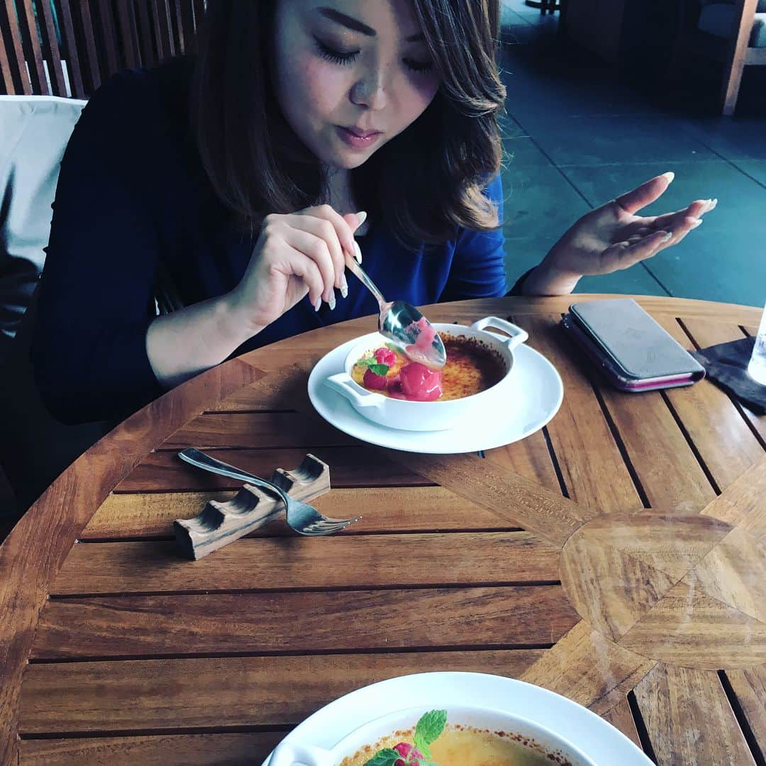 二瓶藍菜さんのインスタグラム写真 - (二瓶藍菜Instagram)「@yurie___m  親友くんと恒例の月1. Lunch MTG🍽🕊. . 皇居の周りにあるPaleceのテラス席は眺めが良くて大人な雰囲気で素敵でした❤︎ #palace #lunch  #mybestfriend  #いつも私好みのお店を予約してくれる #キャリアウーマン #会う度にグレードアップしている彼女 #私を完璧に解る人 #1歳からの親友  #27年の仲はただ1人 #イタリア楽しみ」8月8日 16時11分 - aina.17