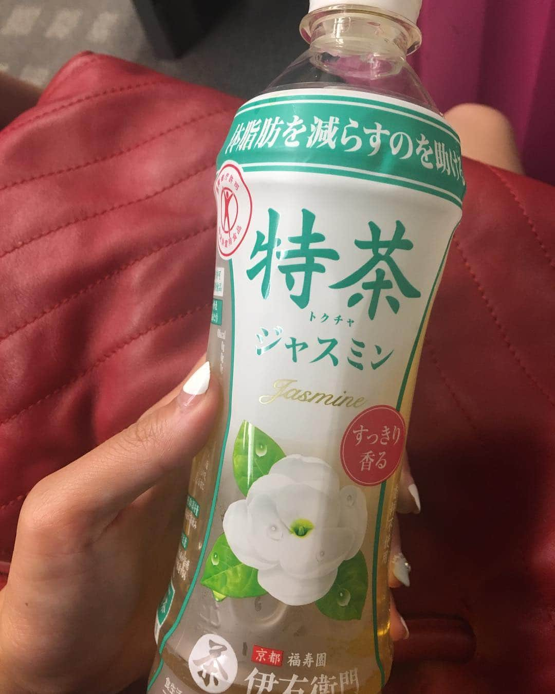 久下真以子さんのインスタグラム写真 - (久下真以子Instagram)「甘い飲み物を買わなくなっただけ進歩。 家でもお茶沸かして。  ジュース、、今は飲む気になれず。」8月8日 21時23分 - kugemaiko