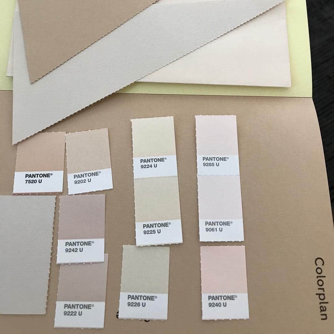 ボビー・ブラウンのインスタグラム：「Love @colorplan_papers」