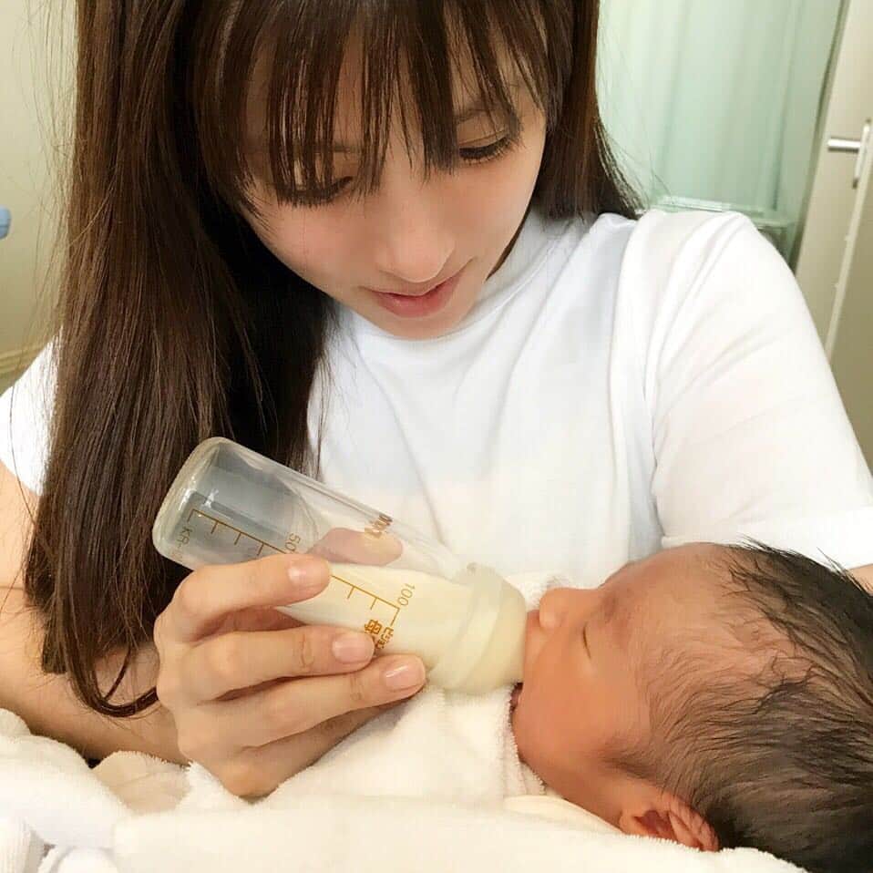 深田恭子のインスタグラム：「甥っ子...がもう1人産まれました🌿 伯母はもう幸せ過ぎて大変です⛱あぁーんいっぱい甘やかしちゃいたい🤣🍒 #甥っ子🐥🐣 #わたしドキドキして真顔 #kyokofukada」