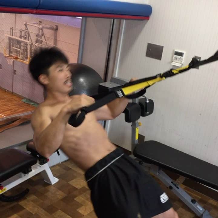 寒竹隼人のインスタグラム：「韓流スターの筋トレ💪 #osakaevessa」