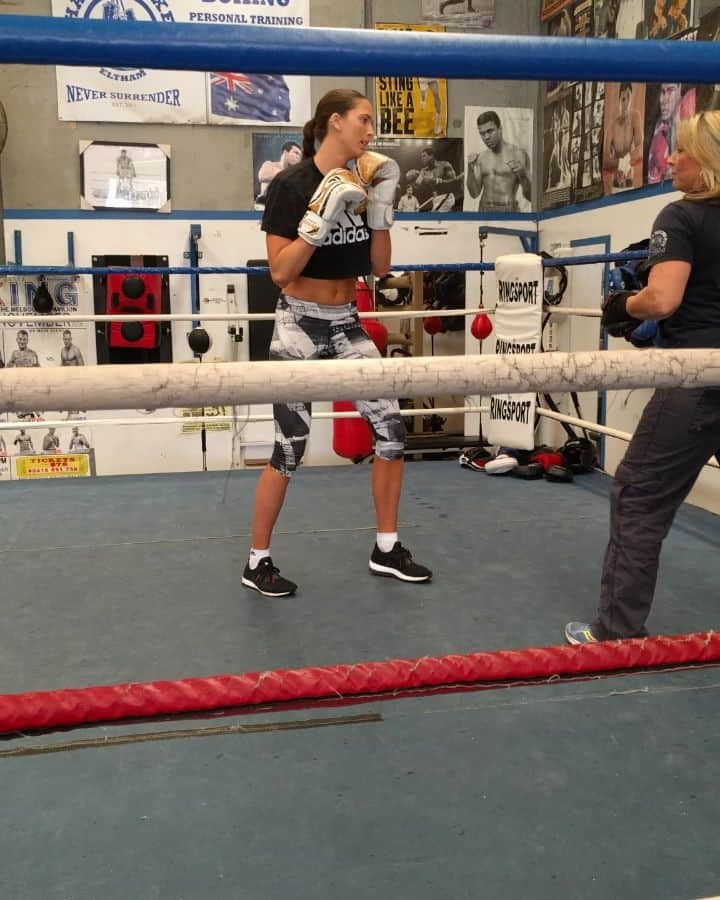 Maddie COATESのインスタグラム：「Little clip from this mornings session, last round in the ring 🥊#shadowboxer @adidasau」