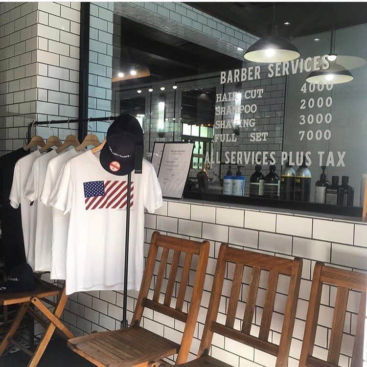 Baxter of California Japanのインスタグラム：「お盆休みにHair cut✂︎ってのも粋です💈 いつも以上にゆったりとした時間の流れを感じられるはずです。 Repost @yosukekozai  BAXTER dealer @freemanssportingclub_jp  #summerhair #freshhairdo #refresh #barber #barberstyle #baxterofcalifornia」
