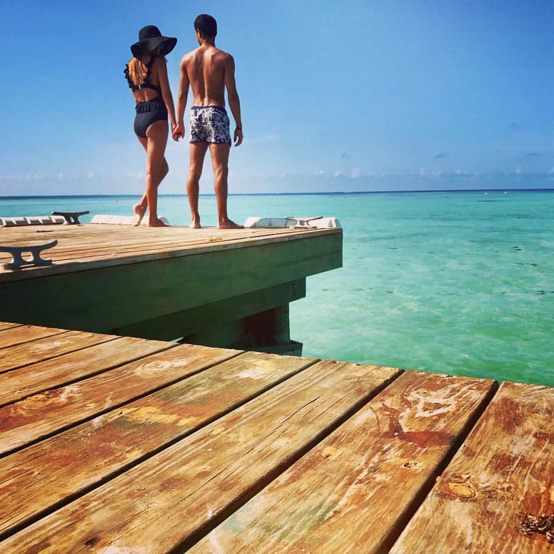 シャフィク・ベセギエのインスタグラム：「👫❤️🏝」