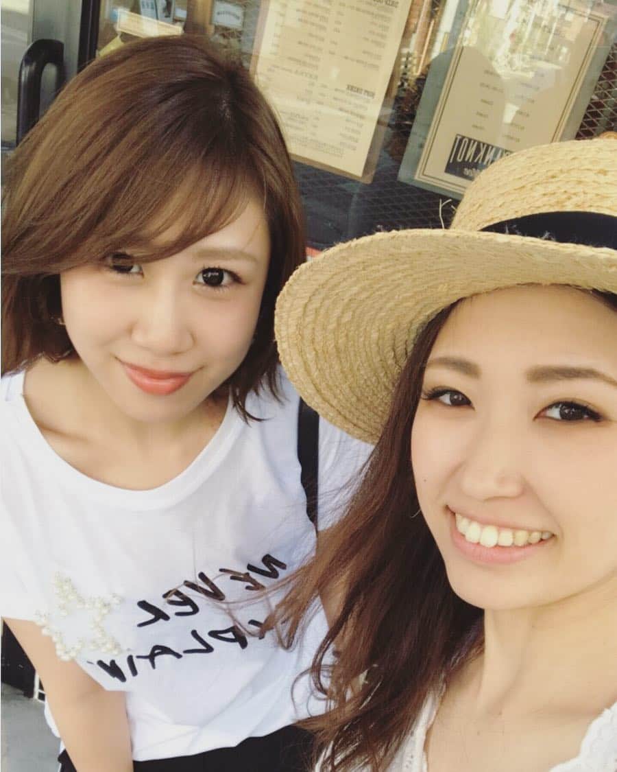 DJ みぃのインスタグラム：「久々の姉さんと💕会う度自分たちの人生の話笑。😂本音で話し合えるのが嬉しい☺️またぷらっと行きましょ🤤 #名古屋の時から気づいたら10年の仲 #真昼間からお酒ぐびぐびいっちゃう姉さん #こじらせる女子たち #なぜかからまる」